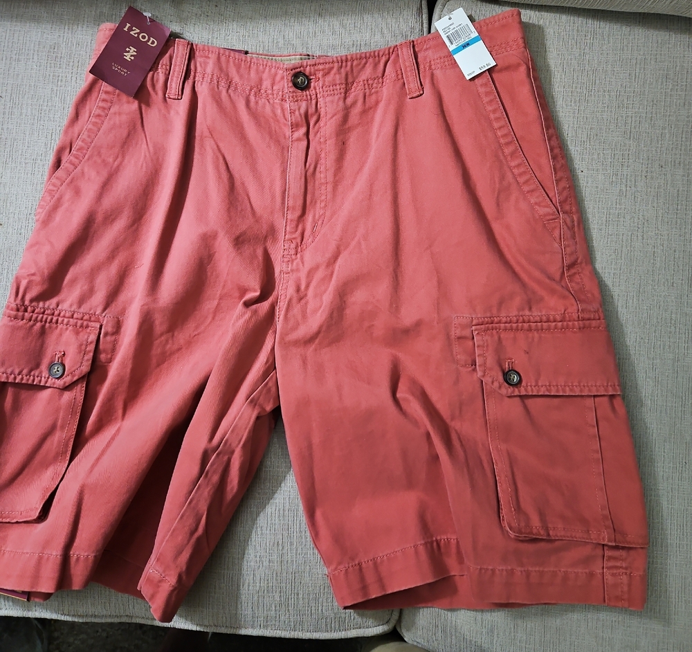 Izod Red Cargo Shorts Casual Cotton Blend. Size 36. NWT. Never Worn.